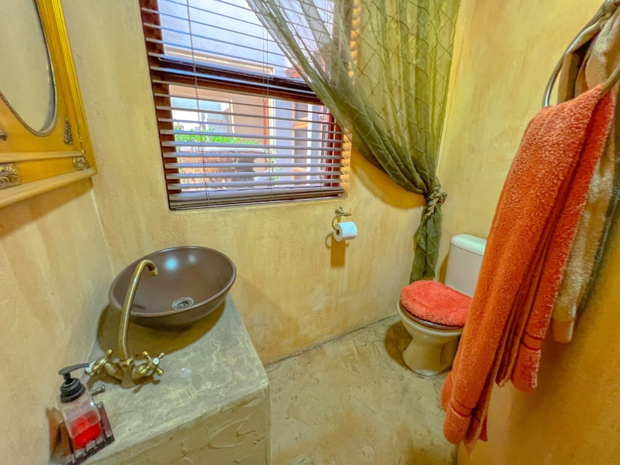 5 Bedroom Property for Sale in Maraldi Estate Free State